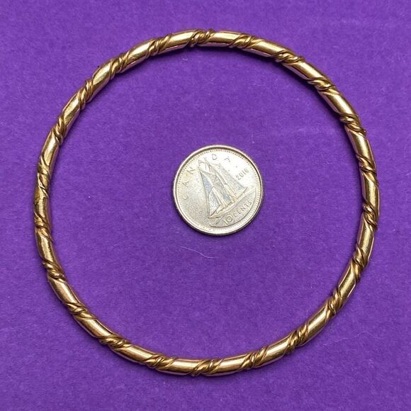 💛 Vintage Gold Plated Twist Bangle - Picture 2 of 3